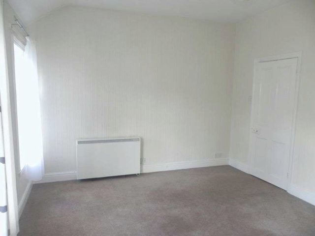  Image of 1 bedroom Flat to rent in Cathcart Road Stourbridge DY8 at Cathcart Road  Stourbridge, DY8 3UZ